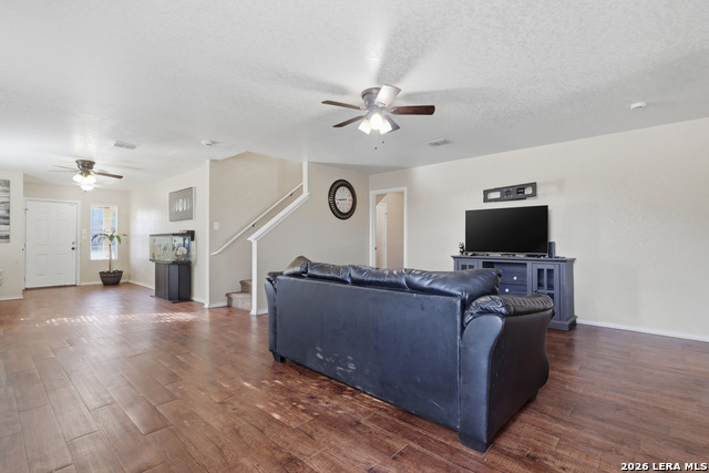 Listing photo id 3 for 7839 Horse Holw