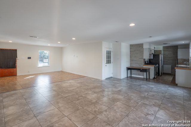 Image 6 of 31 For 607 Colwyn Pass