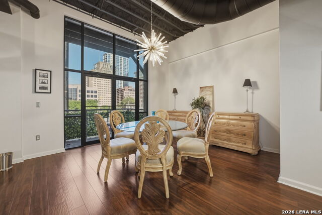 Image 13 of 29 For 214 Travis St E Apt 205