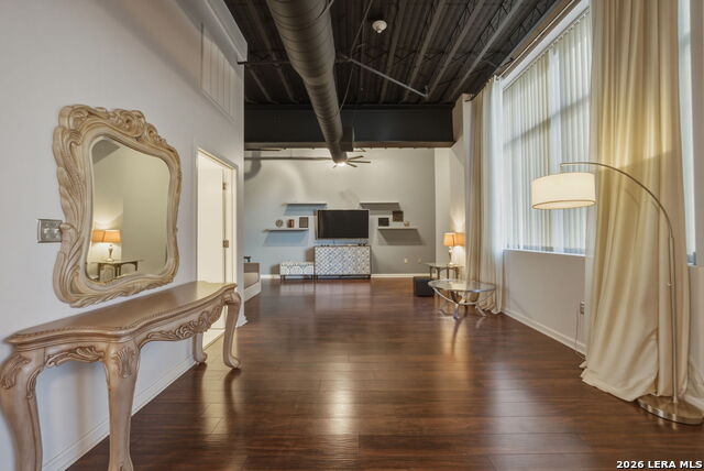 Image 15 of 29 For 214 Travis St E Apt 205