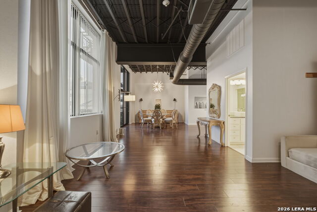 Image 17 of 29 For 214 Travis St E Apt 205