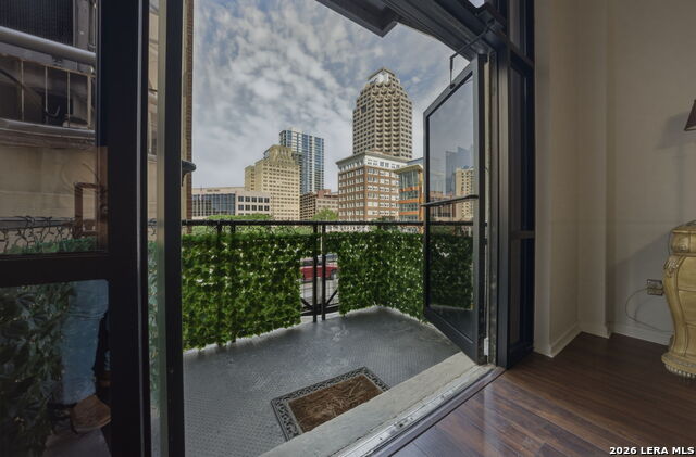 Image 2 of 29 For 214 Travis St E Apt 205