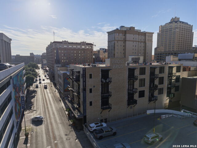 Image 25 of 29 For 214 Travis St E Apt 205