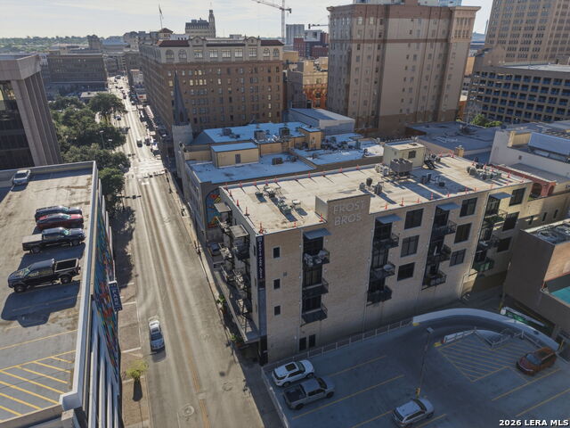 Image 26 of 29 For 214 Travis St E Apt 205