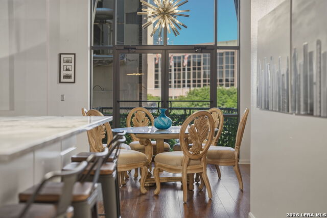 Image 3 of 29 For 214 Travis St E Apt 205