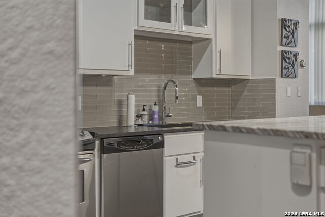 Image 4 of 29 For 214 Travis St E Apt 205