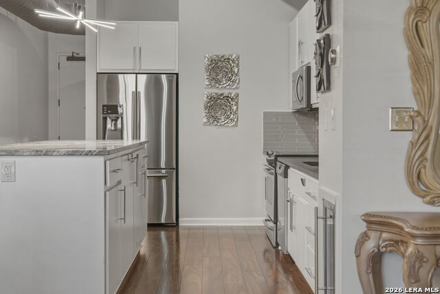 Image 6 of 29 For 214 Travis St E Apt 205