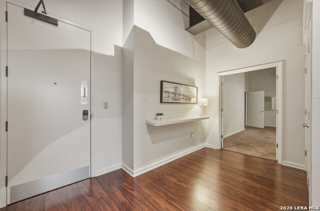 Image 8 of 29 For 214 Travis St E Apt 205