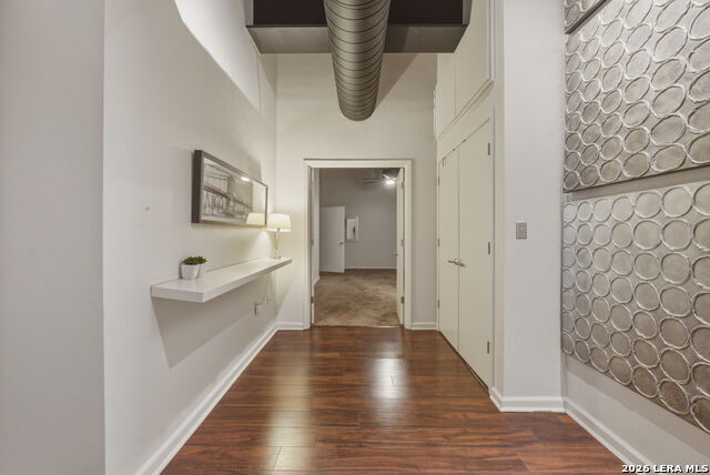 Image 9 of 29 For 214 Travis St E Apt 205