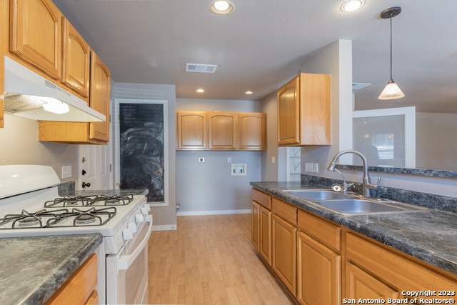 Image 10 of 26 For 3727 Aragon Dr