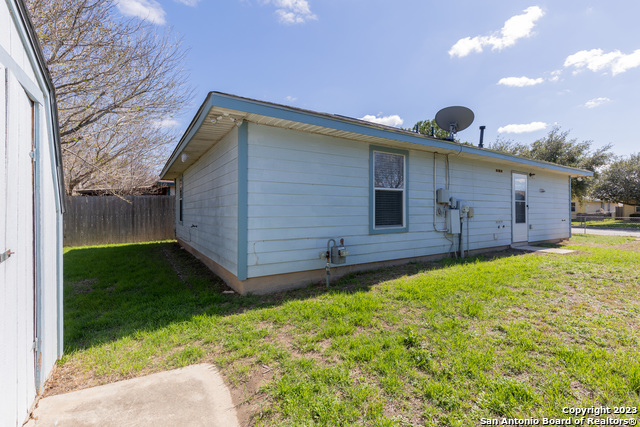 Image 21 of 26 For 3727 Aragon Dr