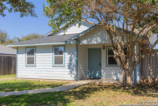 Image 3 of 26 For 3727 Aragon Dr