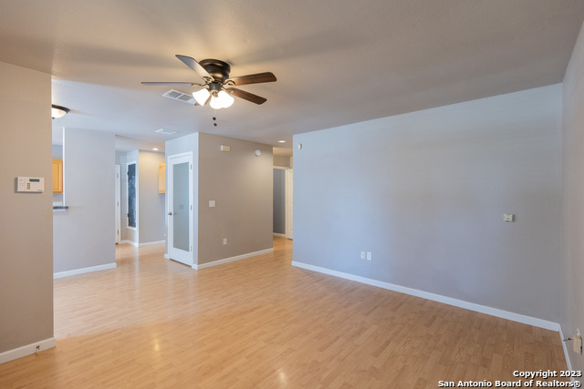 Image 5 of 26 For 3727 Aragon Dr