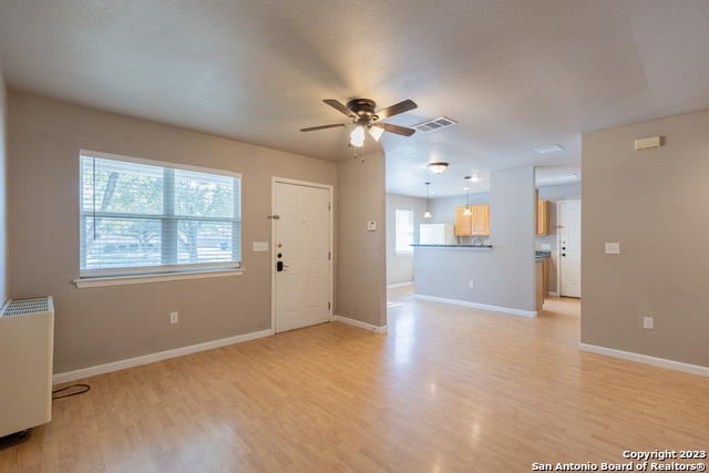 Image 6 of 26 For 3727 Aragon Dr