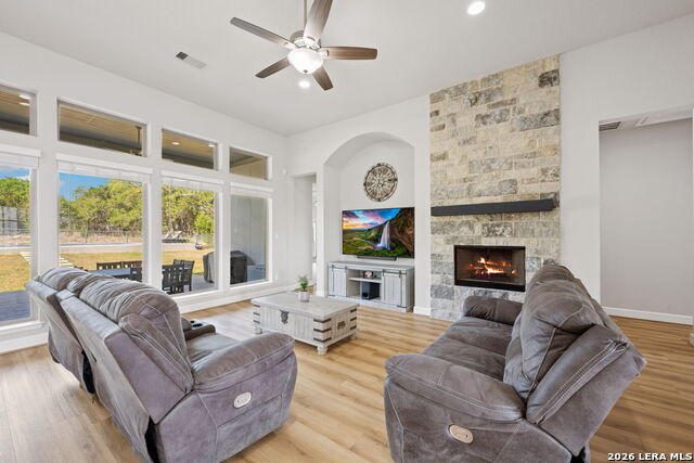 Listing photo id 11 for 2073 Marsala