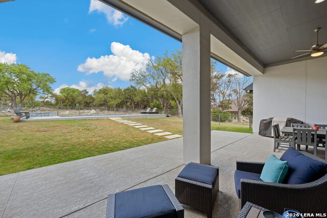 Listing photo id 31 for 2073 Marsala