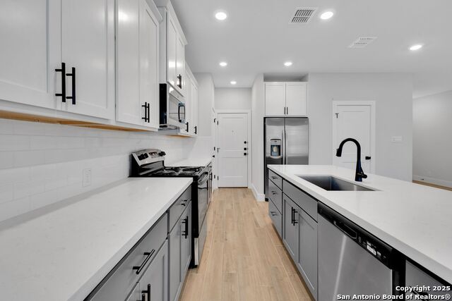 Image 10 of 40 For 13668 Giovannis Garden