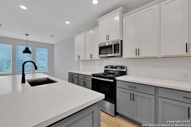 Image 11 of 40 For 13668 Giovannis Garden