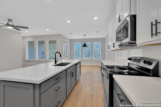 Image 12 of 40 For 13668 Giovannis Garden