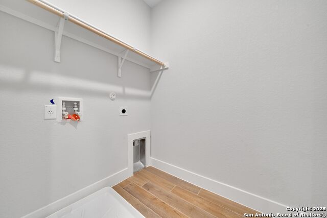 Image 24 of 40 For 13668 Giovannis Garden