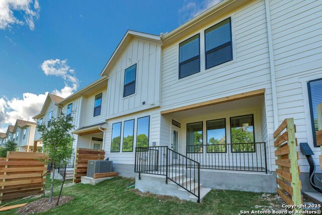 Image 32 of 40 For 13668 Giovannis Garden