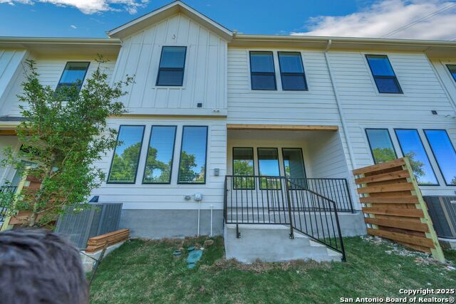 Image 33 of 40 For 13668 Giovannis Garden