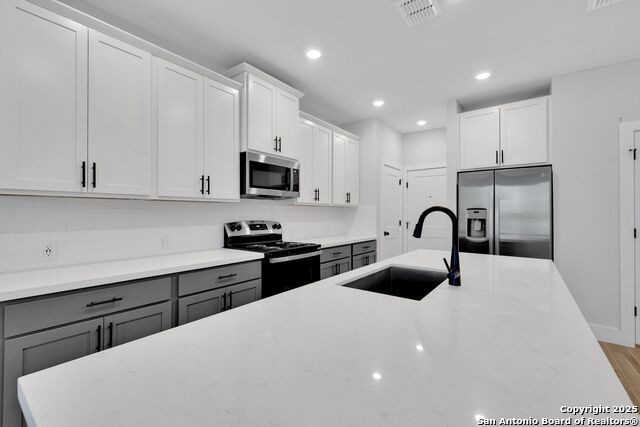 Image 9 of 40 For 13668 Giovannis Garden