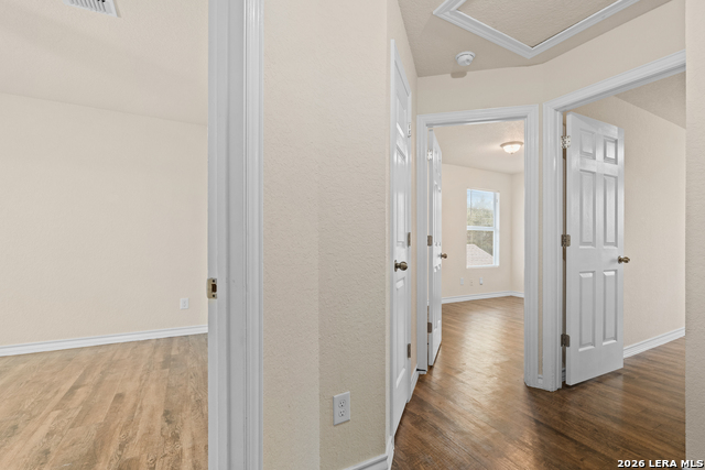 Listing photo id 12 for 4917 Appleseed Court