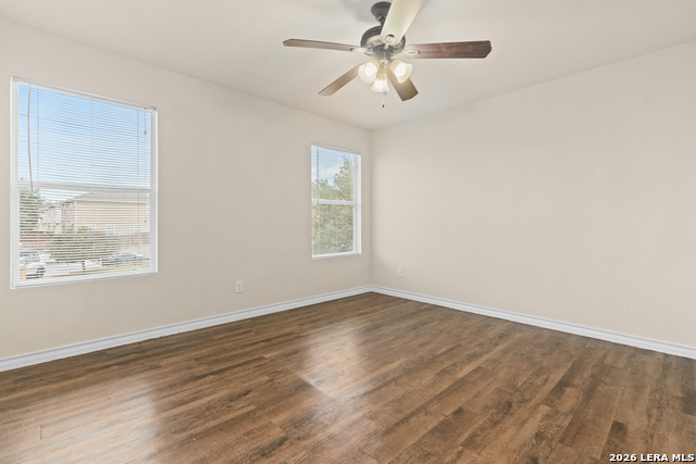 Listing photo id 13 for 4917 Appleseed Court