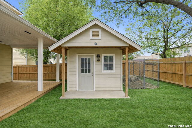 Listing photo id 33 for 9518 Wolf Pt