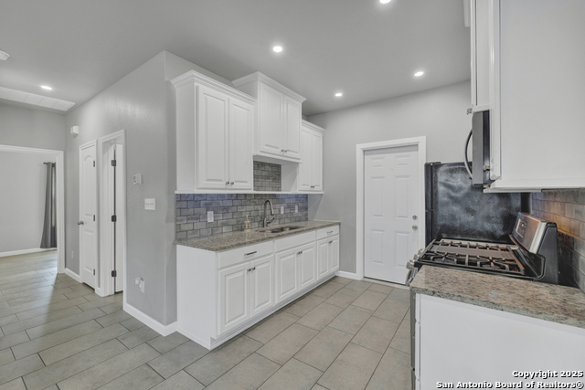 Image 11 of 25 For 5170 Village Green