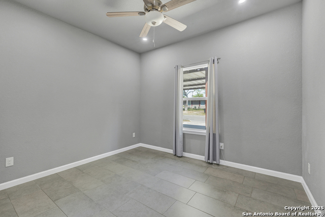 Image 12 of 25 For 5170 Village Green