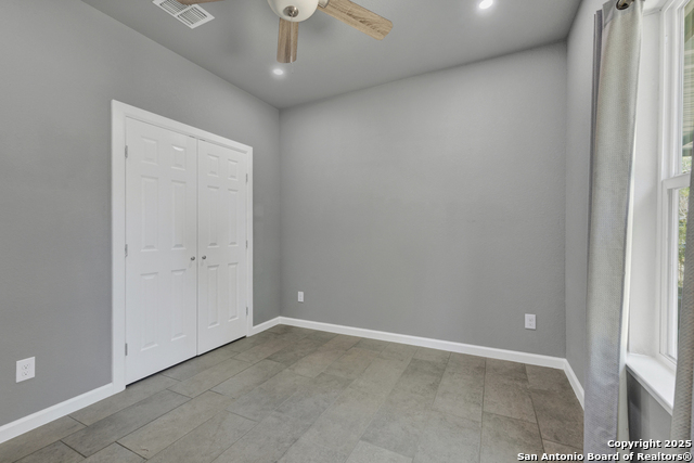 Image 13 of 25 For 5170 Village Green