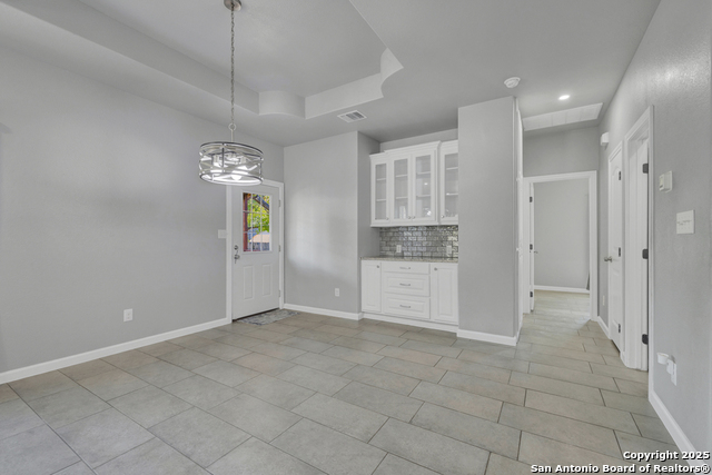 Image 8 of 25 For 5170 Village Green