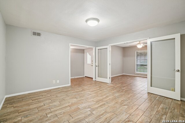 Image 17 of 43 For 6106 Vance Jackson Rd  42