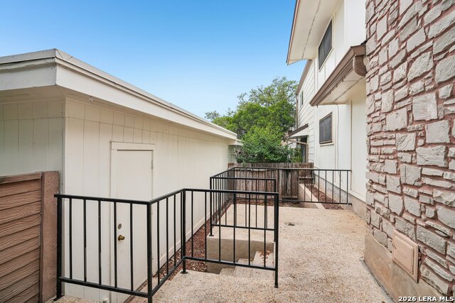 Image 39 of 43 For 6106 Vance Jackson Rd  42