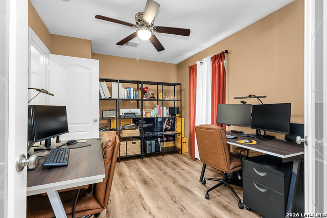 Image 16 of 25 For 4007 Desert Cir