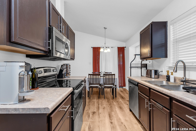 Image 9 of 25 For 4007 Desert Cir