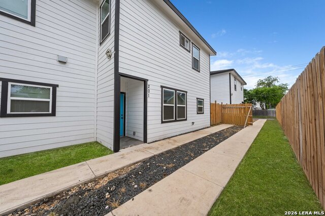 Image 2 of 30 For 323 Gabriel  201