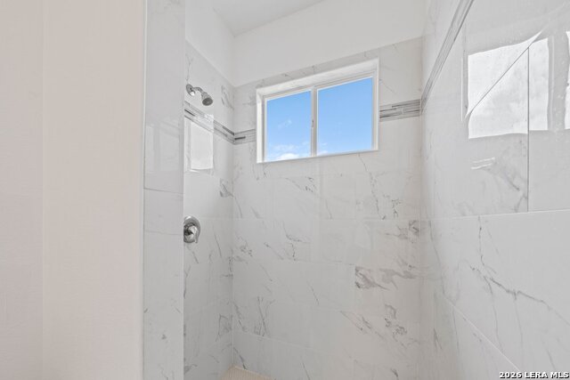 Image 20 of 30 For 323 Gabriel  201