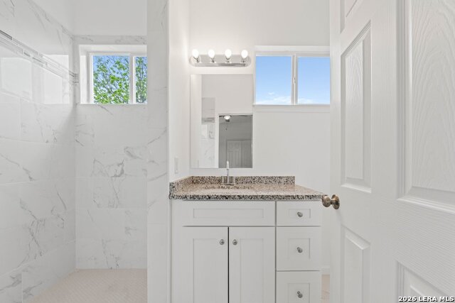 Image 24 of 30 For 323 Gabriel  201