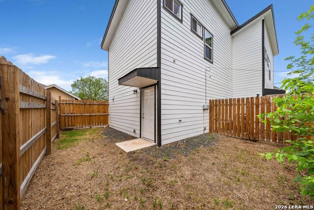 Image 28 of 30 For 323 Gabriel  201