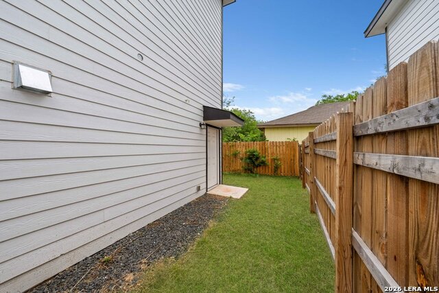 Image 29 of 30 For 323 Gabriel  201