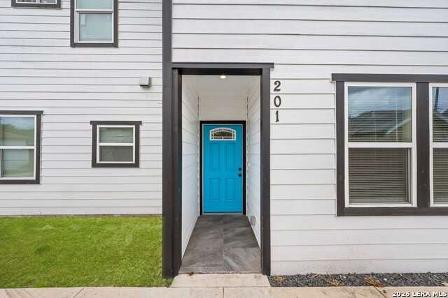 Image 3 of 30 For 323 Gabriel  201