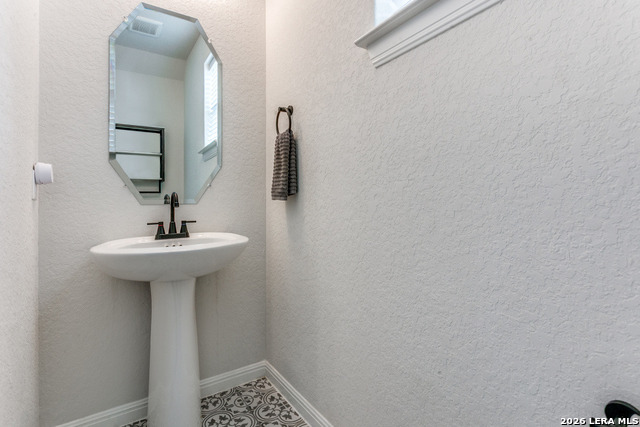 Image 33 of 38 For 15051 Summer Lynn Pl