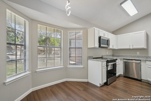 Listing photo id 9 for 7334 Sunscape