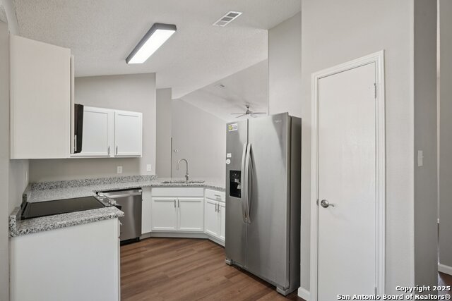 Listing photo id 10 for 7334 Sunscape