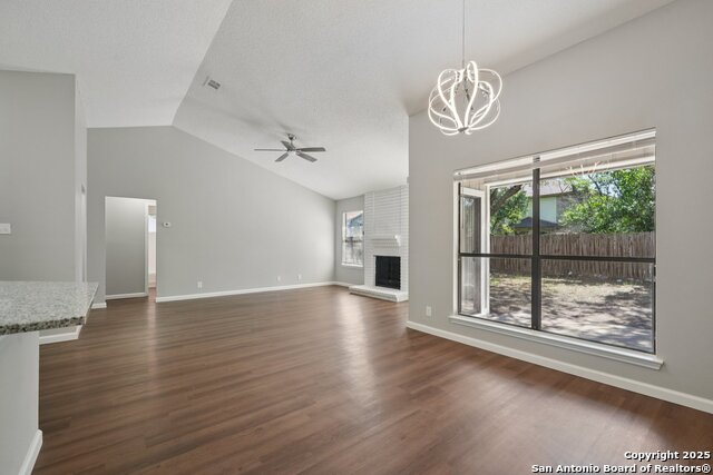 Listing photo id 7 for 7334 Sunscape