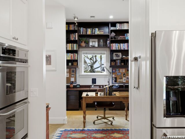 Image 26 of 60 For 2355 Oakland Bend