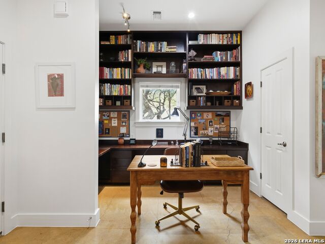 Image 27 of 60 For 2355 Oakland Bend